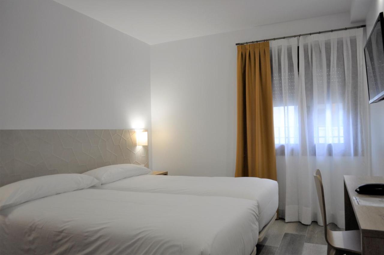 Hostal Restaurante Villa De Brihuega Esterno foto