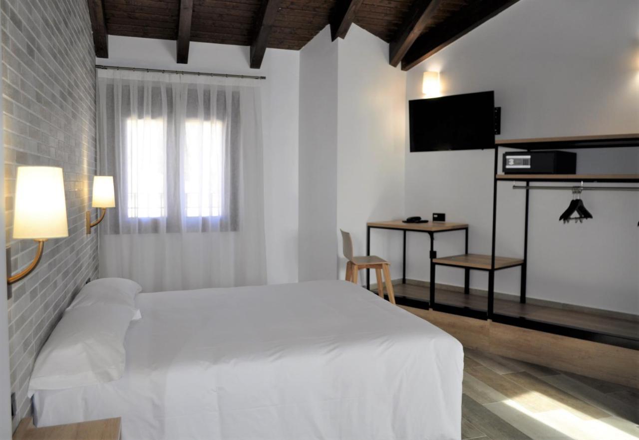Hostal Restaurante Villa De Brihuega Esterno foto