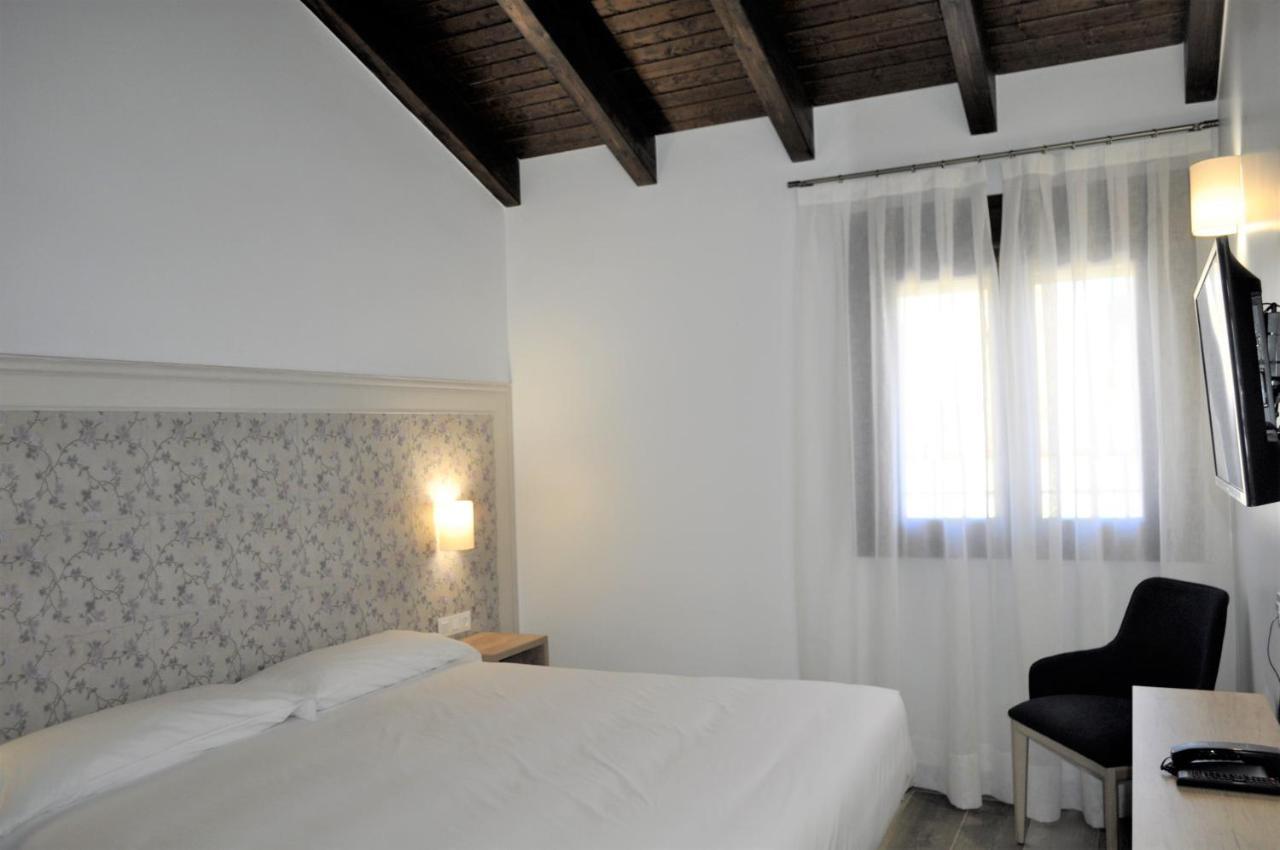 Hostal Restaurante Villa De Brihuega Esterno foto